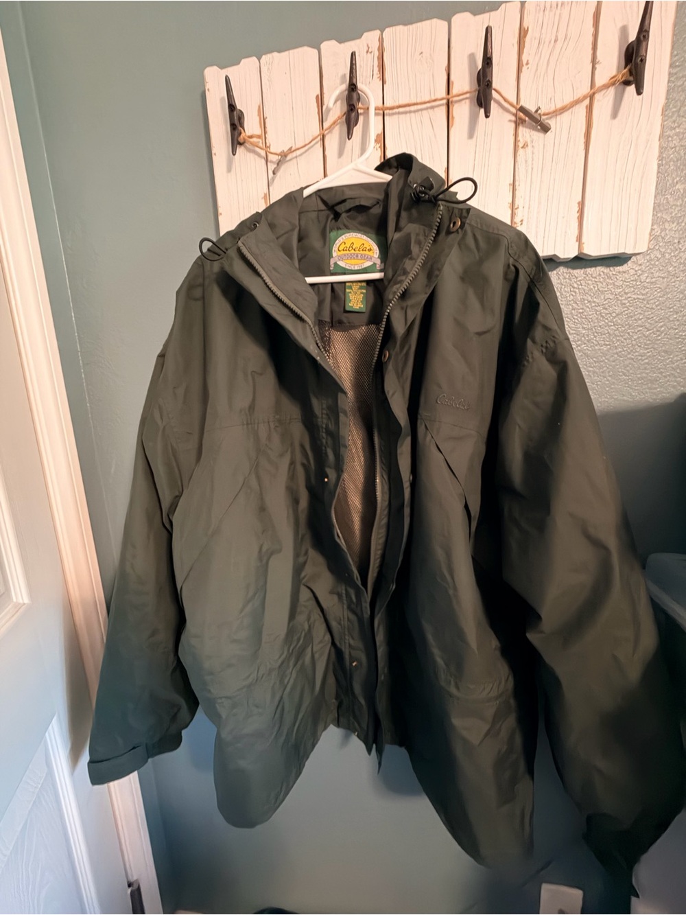 Cabela's Men's Hooded Raincoat in Dark Olive